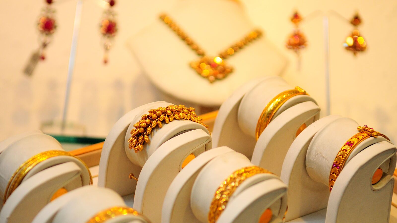 Gold hits new record high on rising US Fed rate cut expectations, renewed Middle East concerns