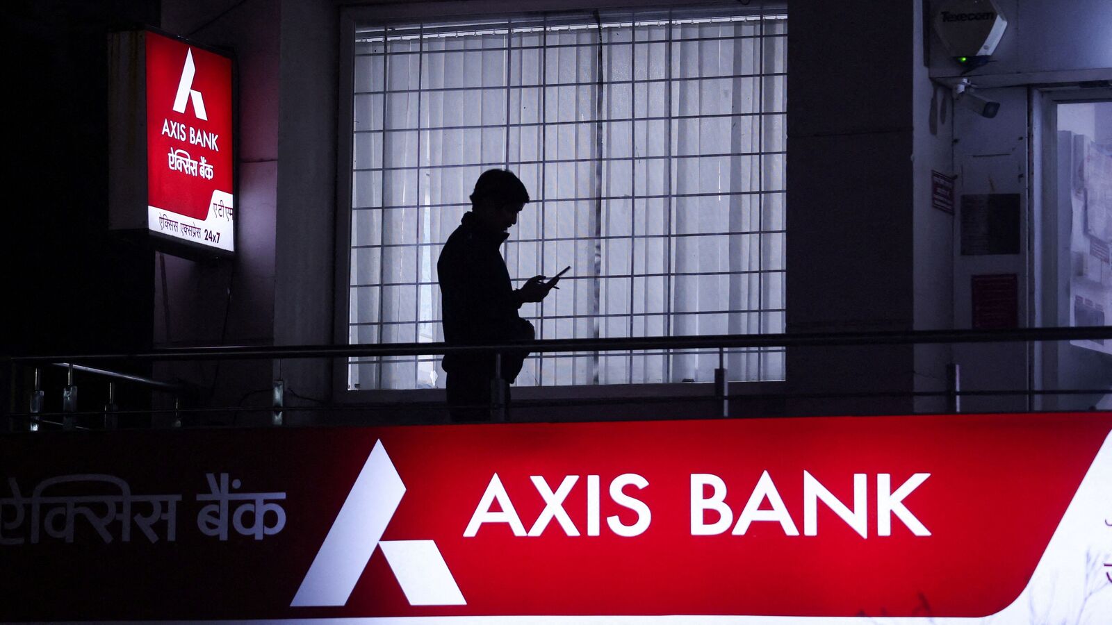 Axis Bank vs ICICI Bank: Which is the best Indian banking stock?