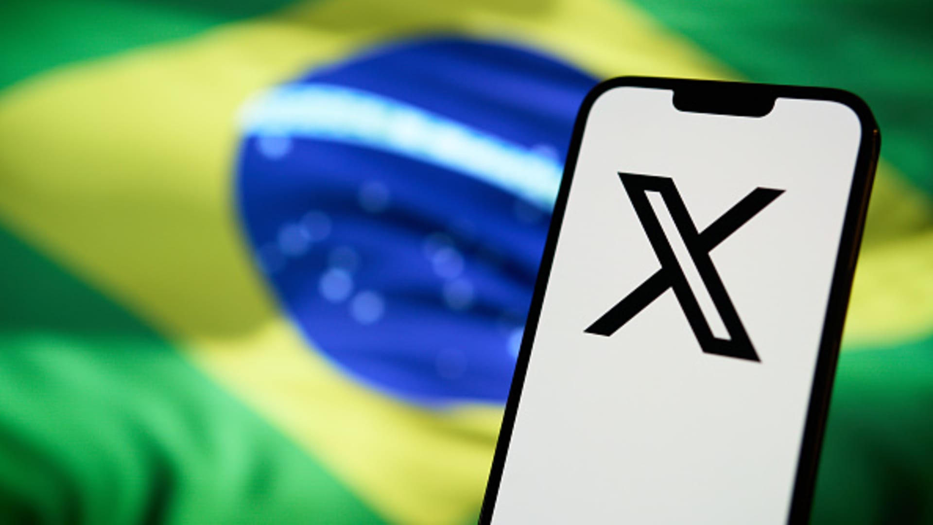 Muskâs X skirts Brazil ban and returns to some users with change to server access