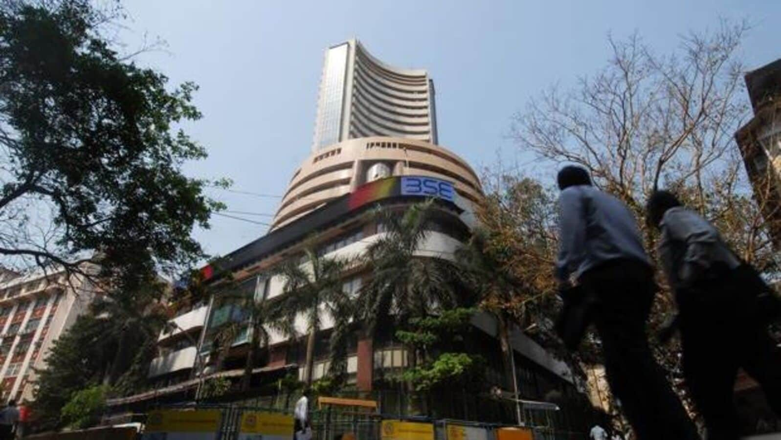 Stock market today: Nifty 50, Sensex end off record highs; IT, metals shine